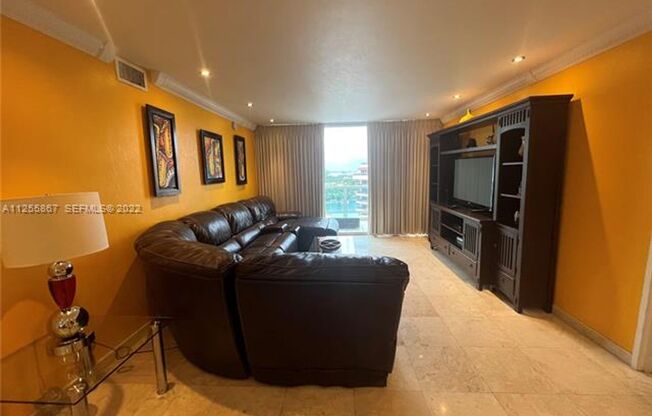 2 beds, 2 baths, 1,030 sqft, $4,000, Unit 5161 Collins Ave appt 1711
