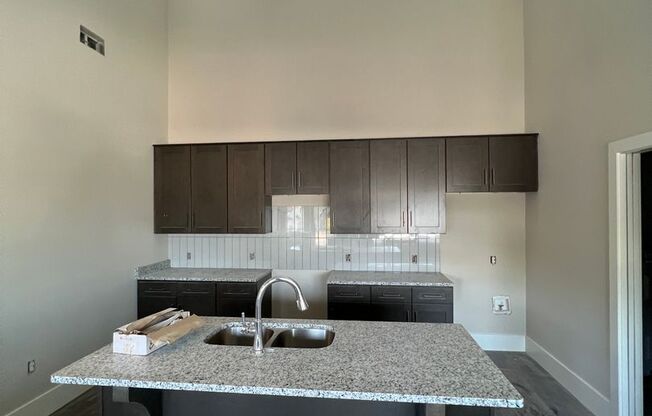 1 bed, 1 bath, 824 sqft, $975