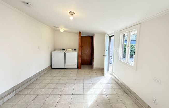 2 beds, 1 bath, $4,200