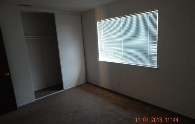 2 beds, 1 bath, 950 sqft, $1,425