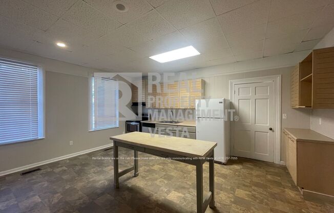 1093 WALNUT ST