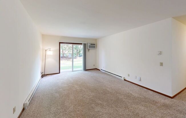 2 beds, 1 bath, 965 sqft, $1,650, Unit 7726RD