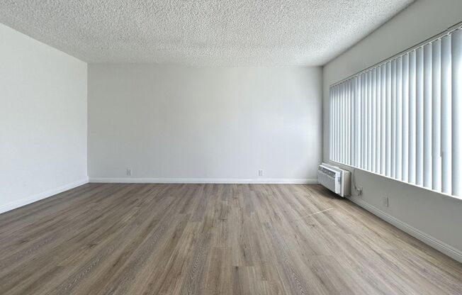 2 beds, 1 bath, 975 sqft, $2,045, Unit 28