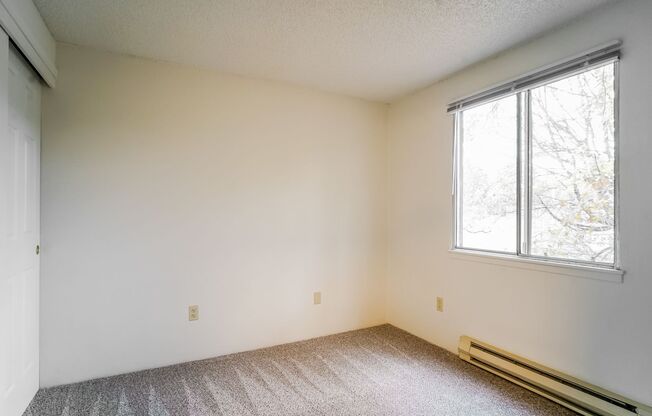 3 beds, 1 bath, 950 sqft, $1,620, Unit C-08