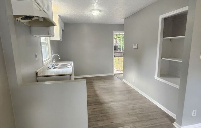 3 beds, 1 bath, $1,099