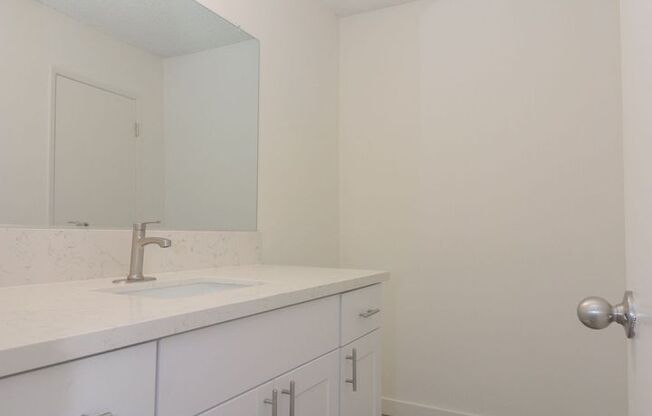 1 bed, 1 bath, $2,100, Unit 208