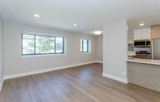 Large Old Town 1 Bedroom With Tons of Light