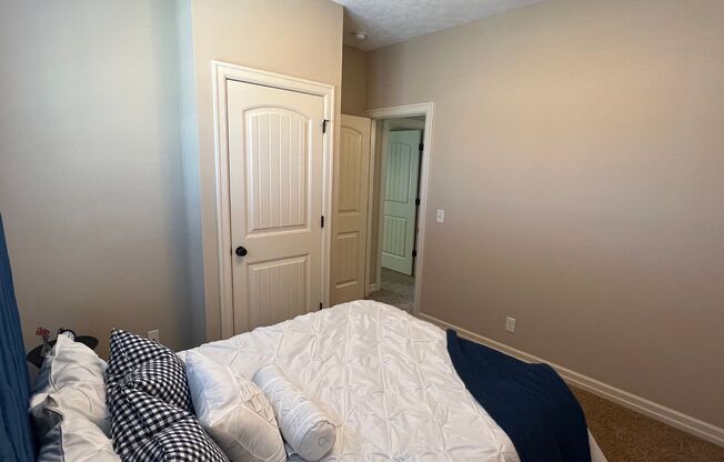 2 beds, 1 bath, 1,250 sqft, $1,795, Unit 615 - Unit 101 Duplex B1250