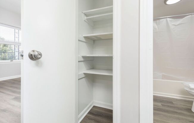 2 beds, 2 baths, $895, Unit 305