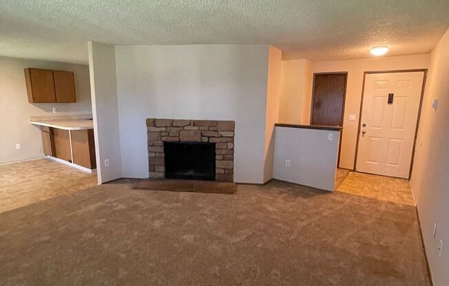 Lower Level 2 Bed 1 Bath Apartment
