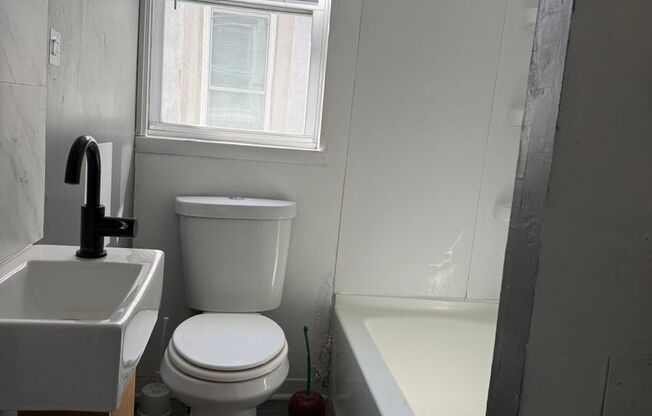 2 beds, 1 bath, $1,200, Unit #2