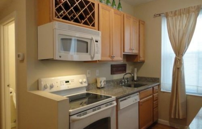 Available 5/1 Studio right on Commonwealth Ave and Green Line, Swimming pool, and Laundry