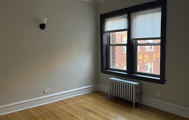 51175 W MONTROSE AVE