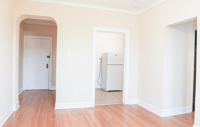 3946 W DAKIN