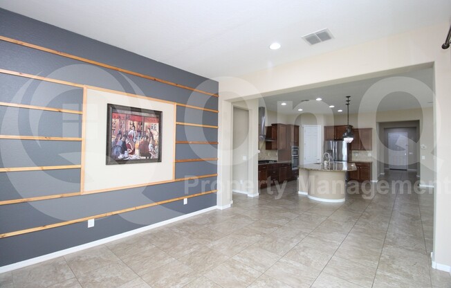 1975 E CRES WAY