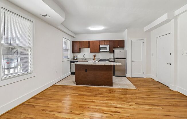 Studio, 1 bath, 450 sqft, $1,792, Unit 811-B7