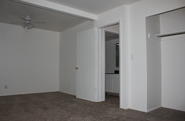 2 beds, 1 bath, 650 sqft, $1,175, Unit 08