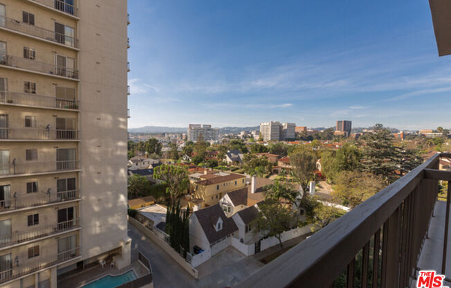 1 bed, 2 baths, 860 sqft, $3,100, Unit 905