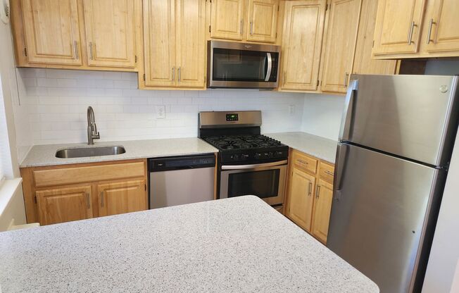 2 beds, 1 bath, 897 sqft, $2,135, Unit G-20