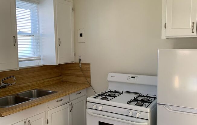 Studio, 1 bath, $1,550, Unit 2910 E 8th Street