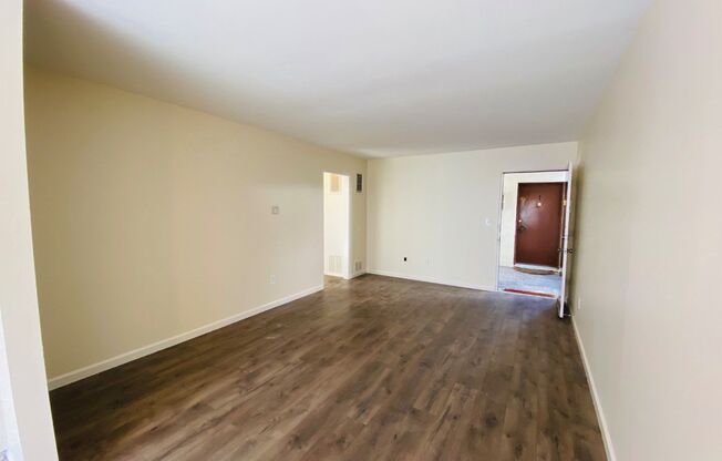 497 - 10851 MOORPARK ST