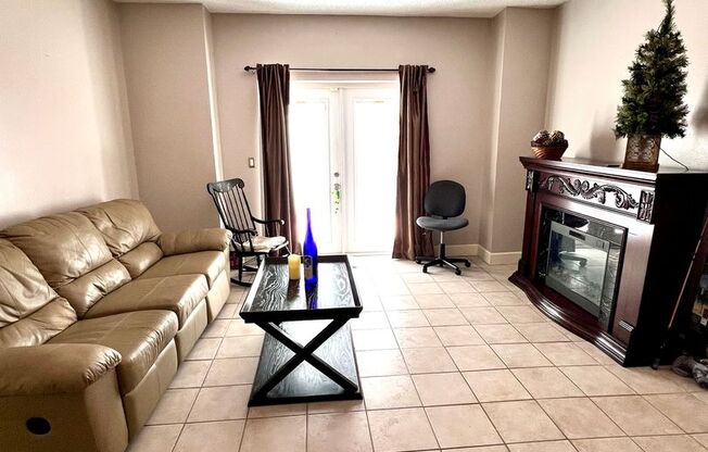 1 bed, 1.5 baths, $1,200