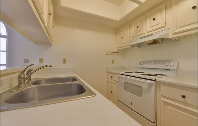 2 beds, 1 bath, $1,410, Unit # 19H