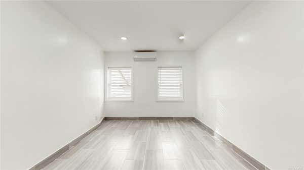 2 beds, 1 bath, $2,900, Unit 2R