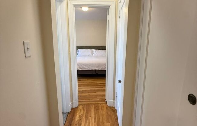 2 beds, 2 baths, 1,303 sqft, $3,000, Unit New King Edward  607