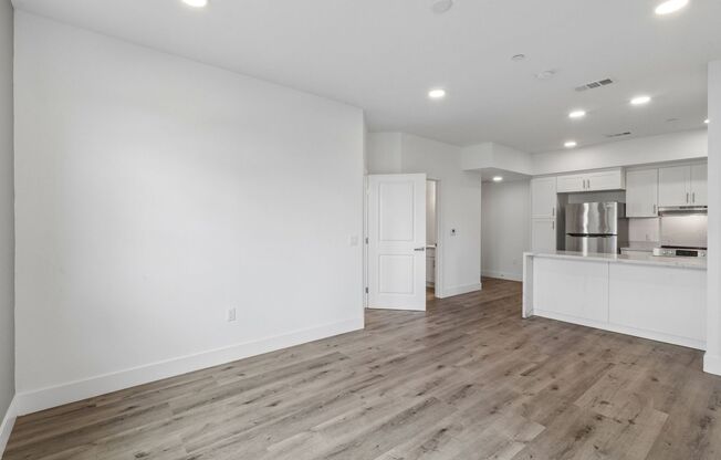2 beds, 2 baths, 805 sqft, $2,795, Unit 4102