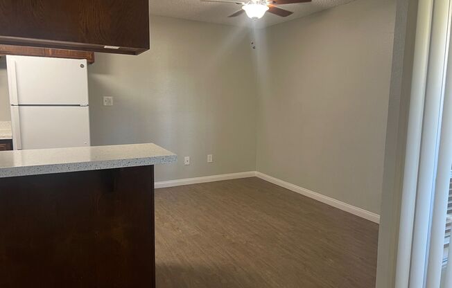 2 beds, 1 bath, 950 sqft, $1,515, Unit 37