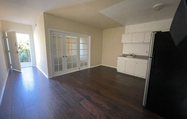 2 beds, 1 bath, 700 sqft, $2,200, Unit 304