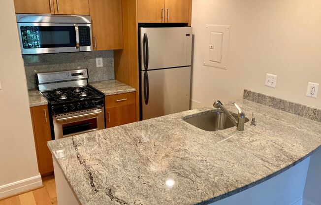 Studio, 1 bath, 440 sqft, $2,887, Unit 0631