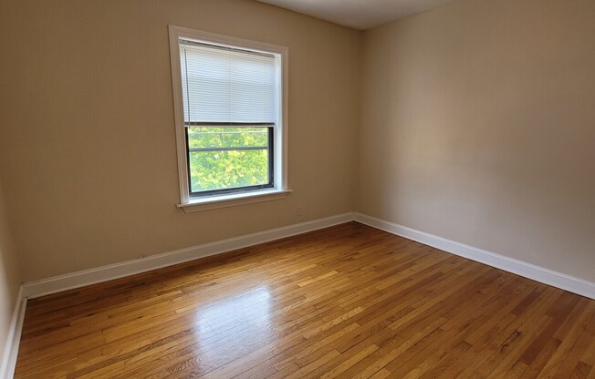 925 Forest Ave 27-1W