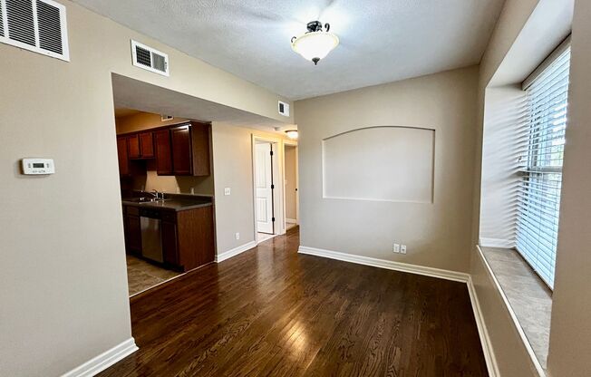 2 beds, 1 bath, 800 sqft, $1,195, Unit 601 - Unit 305 B800