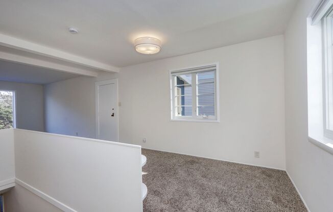 2 beds, 1 bath, $3,295