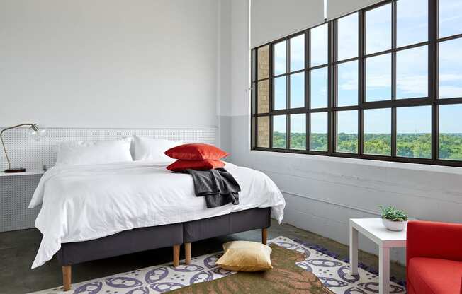 Large Comfortable Bedrooms at Parcels at Concourse, Memphis