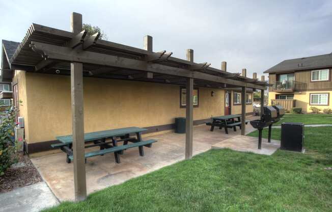 Outdoor Grill With Intimate Seating Area at Raintree Apartments, Highland, CA 92346