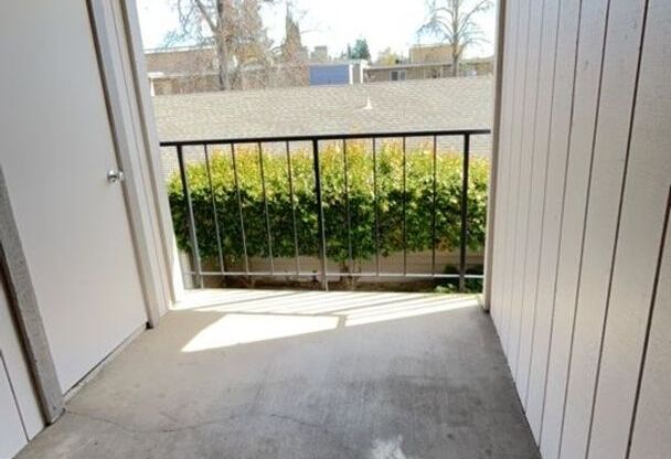 1 bed, 1 bath, 462 sqft, $1,275, Unit 1570 CAL-204