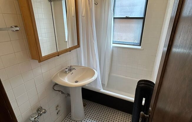 Studio, 1 bath, 320 sqft, $1,395, Unit 225-309