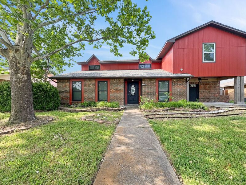 8802 DEERWOOD DR