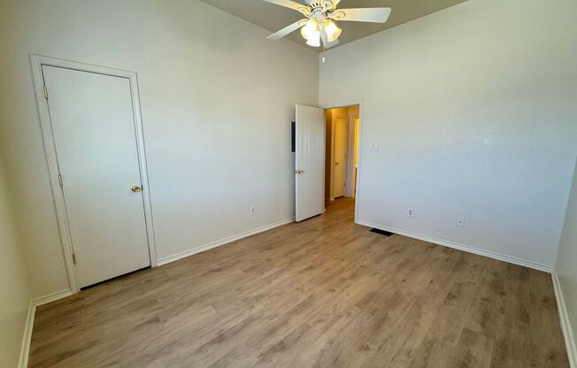 2 beds, 1.5 baths, 884 sqft, $850, Unit # B