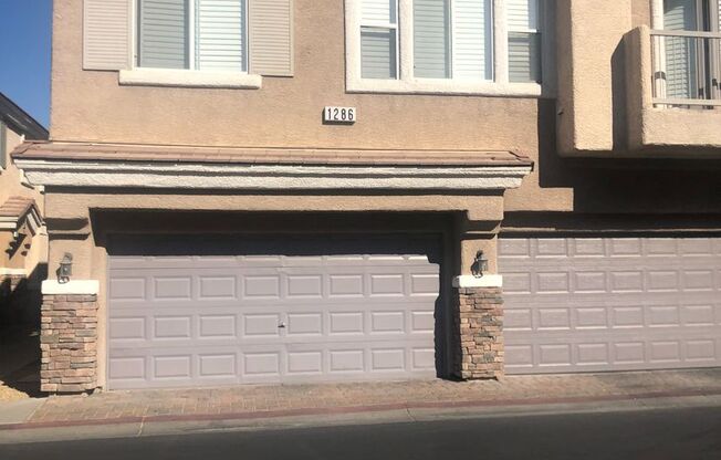 Henderson 3 Bedroom Townhouse!