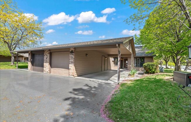 2 bedroom 2 bath townhome located on the Bench
