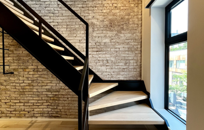 317 W 51 ST