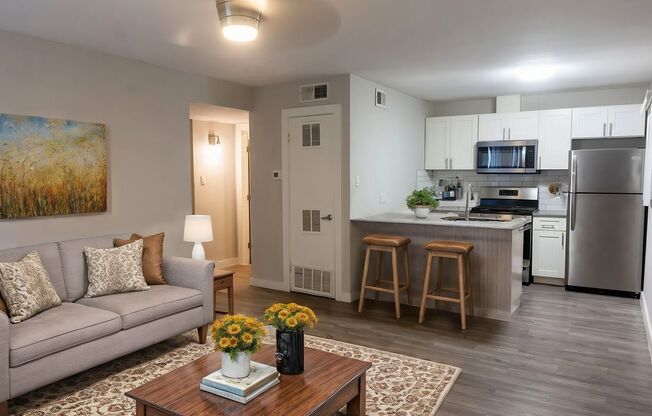 2 beds, 1 bath, 723 sqft, $1,349, Unit 201