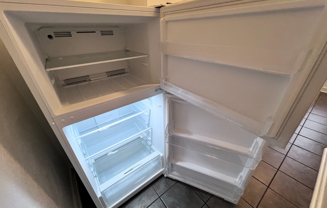 Studio, 1 bath, 400 sqft, $865, Unit 304