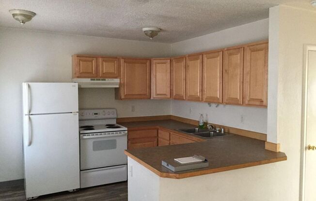 2 beds, 1 bath, 800 sqft, $1,275, Unit # 3