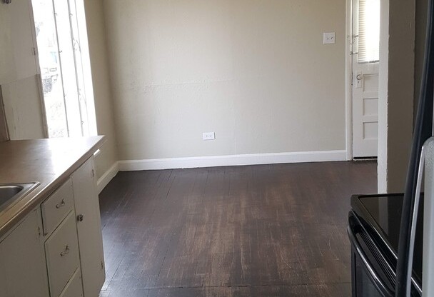 2 beds, 1 bath, $2,300