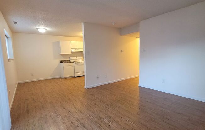 Studio, 1 bath, 450 sqft, $625, Unit 837-Unit 3